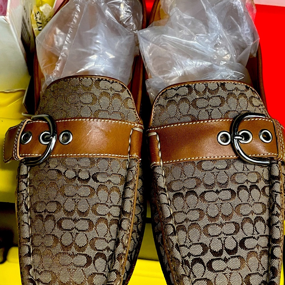 COACH CLASSIC SIGNATURE LOAFERS